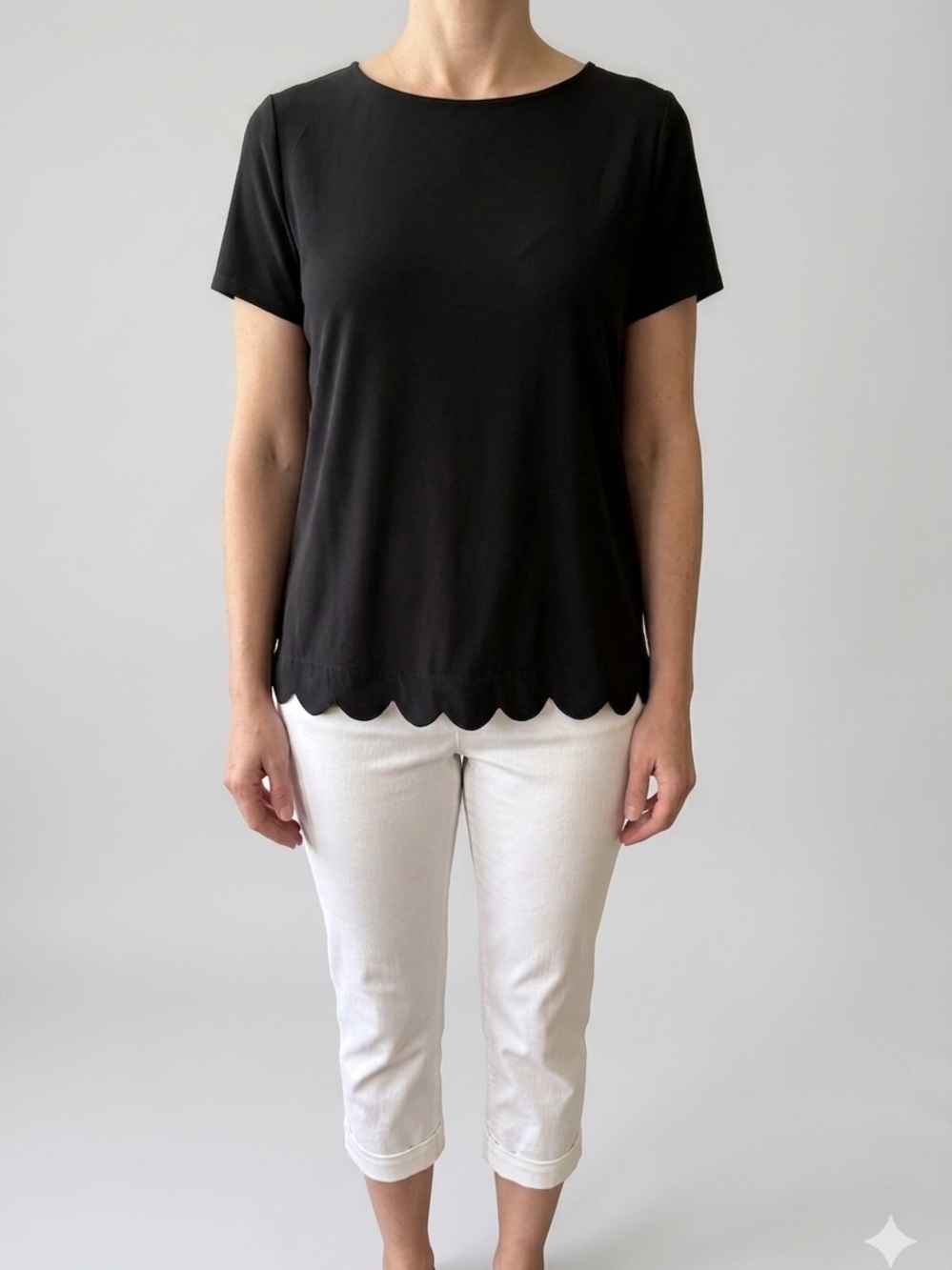 Anne Klein Classic Black Scallop Hem Short Sleeve Top xs-sm Quiet luxury